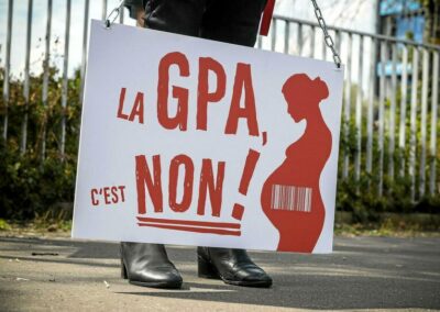 Que dit vraiment la directive européenne associant la GPA à la traite des êtres humains ?